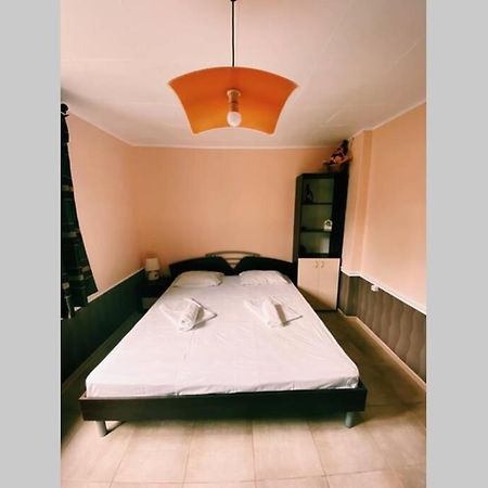 Cute Little House With A White Picket Fence Villa Burgas City Exterior foto