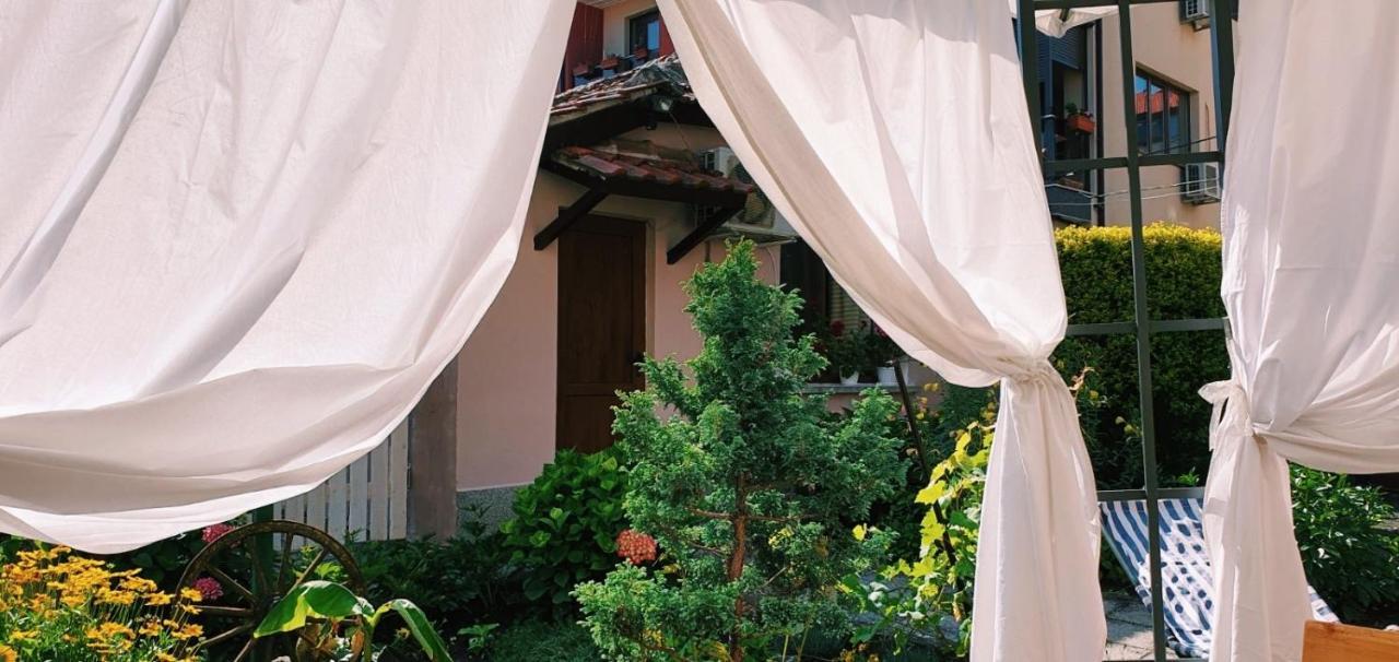 Cute Little House With A White Picket Fence Villa Burgas City Exterior foto